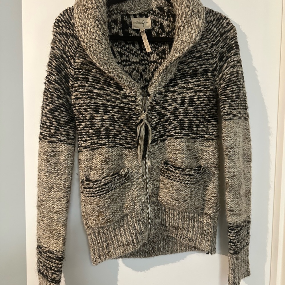 Wilfred Alpaca Wool Knit Cardigan in Black and Cream